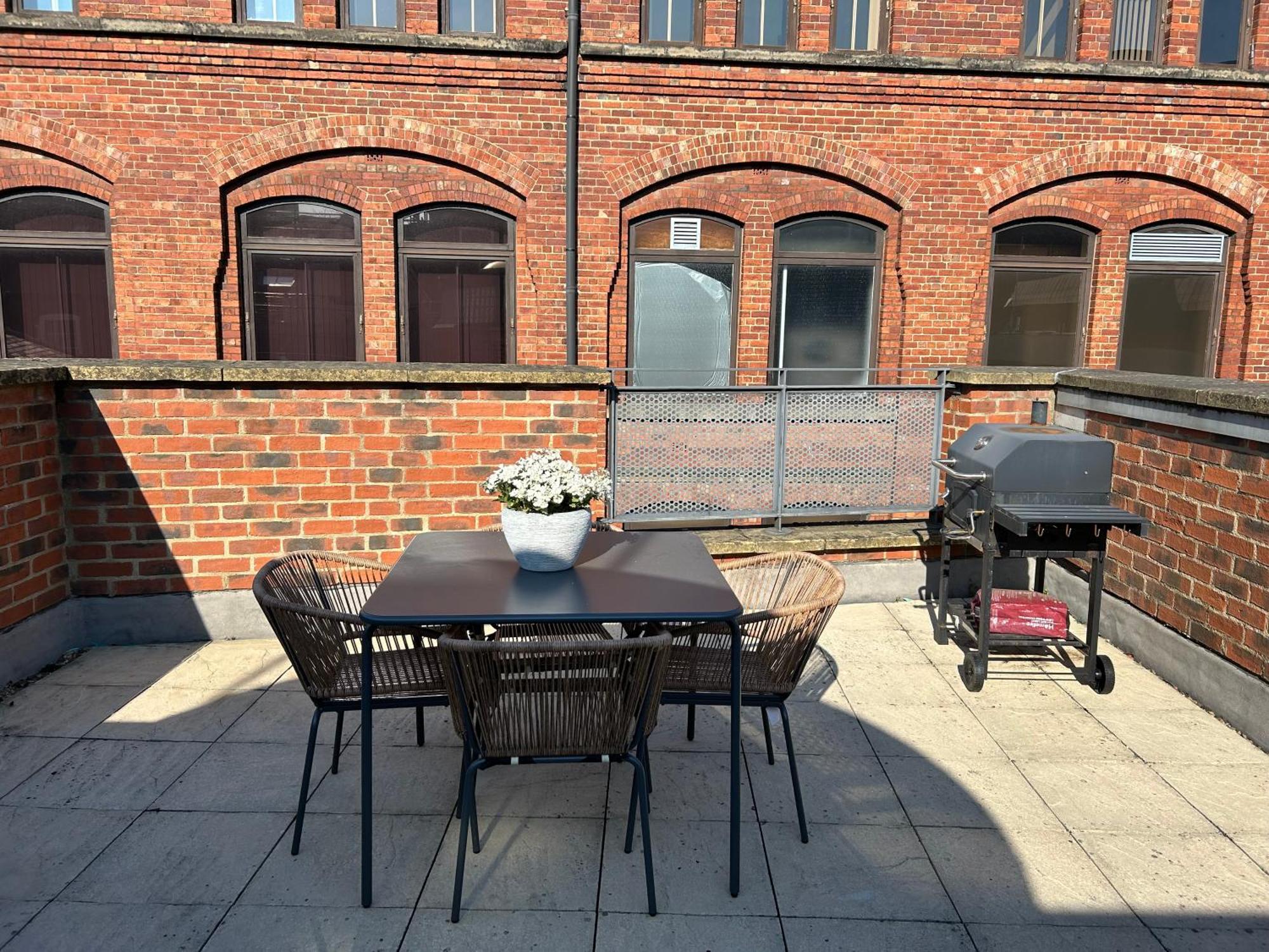 Central Leeds Townhouse With Private Roof Garden Sleeps 4 Exterior foto